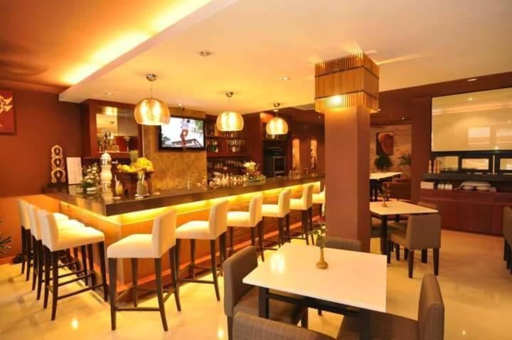 Hemingway'S Hotel Patong Ngoại thất bức ảnh